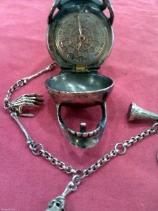 Antique skull watch (19)